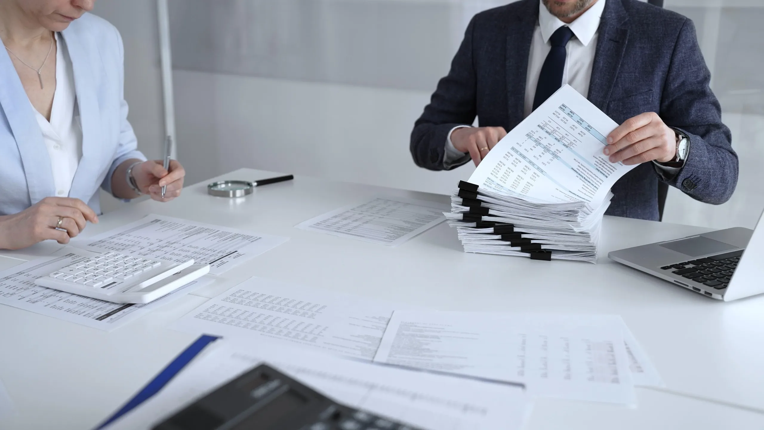 what a financial controller does